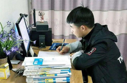 老师大屏上课遭遇广告干扰的挑战