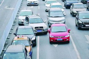 轿车变道后遭遇出租车突然加速撞车事件深度解析