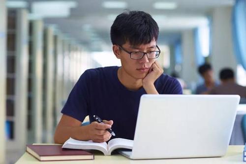 学霸情侣双双保研至中国顶尖学府985，奋斗与爱情的完美融合