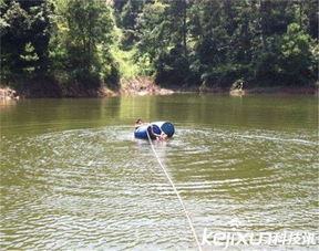 重庆一水库惊现神秘大坑，湖水鱼群不翼而飞