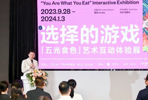 特朗普以招牌舞结束讲话，独特的领导风格与民众互动艺术