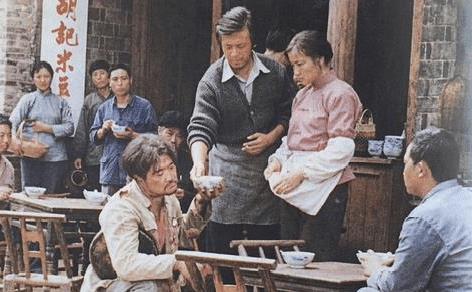 妈妈打开一年级儿子的书包惊呆了，探索孩子学习背后的故事
