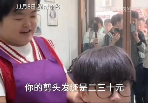 向太找晓华给向佐理发，一次家庭中的温馨互动