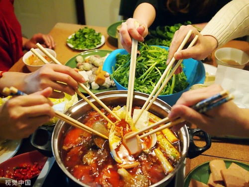 男生吃火锅遭遇的意外插曲，打完小料发现锅被收了