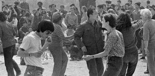重回80年代，我与村草王小亿的创业之路