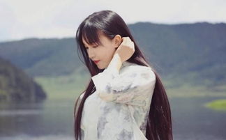 李子柒复出后首次公开亮相，归来的美食传奇与文化传播使者