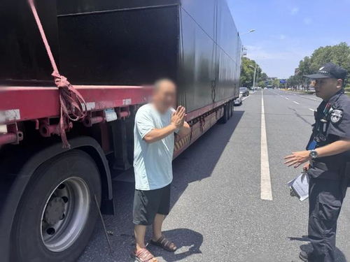 货车卸载瞬间，危机四伏——司机遭遇意外坠崖事件纪实