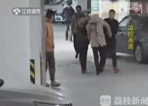警惕暴露狂，司机智用撬棍吓跑尾随女孩的危险人物