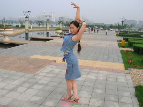 下山后被众美女围殴（80集）