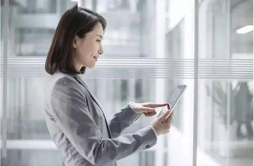 闪婚后我竟跃升成女总裁（91集）——一场突如其来的职场巅峰之旅