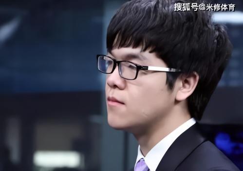 papi酱，是狗把杨子带大的吗？——探究网络红人背后的故事