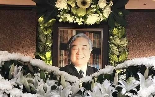琼瑶曾交代后事，火化后花葬，生命的诗意告别与永恒之恋