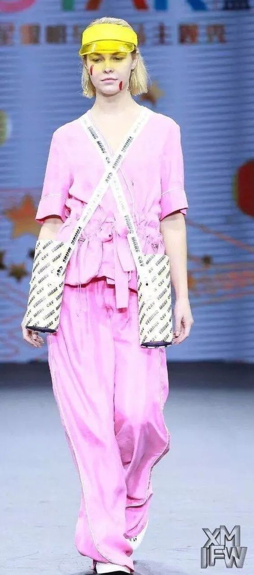 张子枫亮相杭州香奈儿大秀——时尚与青春的完美融合