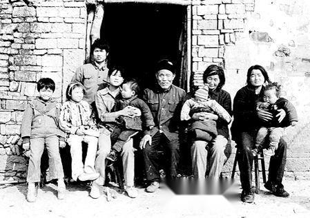 八旬老翁守国门，世界逼我做歌神（80集）