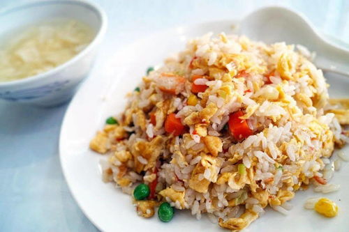 餐饮创新先锋，餐饮店老板自制炒饭机的诞生与影响