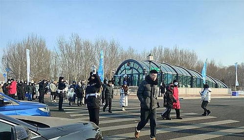 冰雪大世界的守护神，200余名交警的坚守与担当