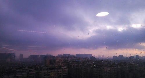 悉尼上空出现形似UFO的巨大云层，神秘现象引发全城热议