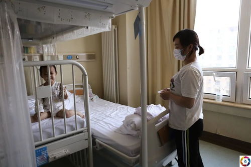 陈冠希晒女儿滑冰照片，家庭幸福的瞬间