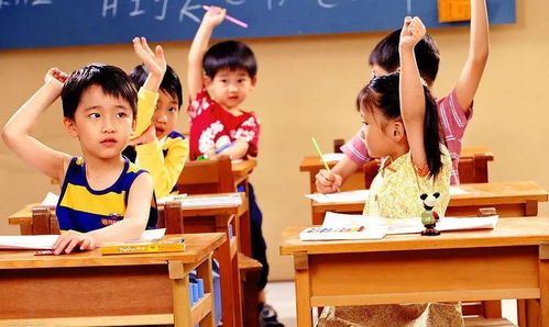 地震时，18岁的幼师抱起了四个孩子