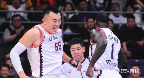 韩德君，内线霸主再现，九击六胜定乾坤，独揽十四分四板展现威力