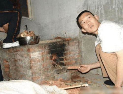 江西媳妇晒出自家锅铲，称其像把锄头