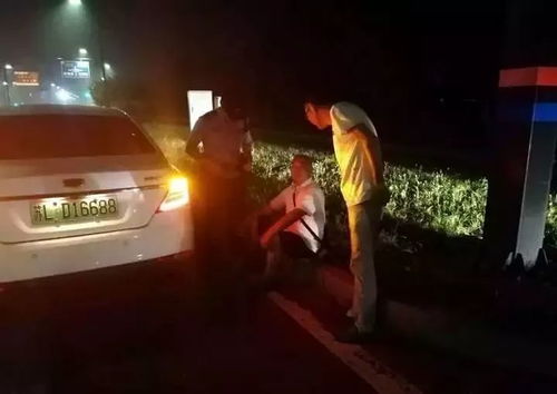 外卖员凌晨撞上无反光路障致腿骨折，事故背后的反思与探讨