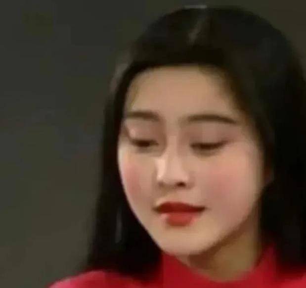 女生素颜艺考被擦妆五次，背后的故事与思考