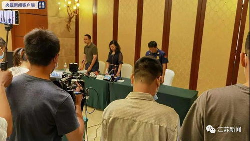 酒店回应男子全裸遭服务员闯入事件，涉事酒店的管理与道德责任探讨