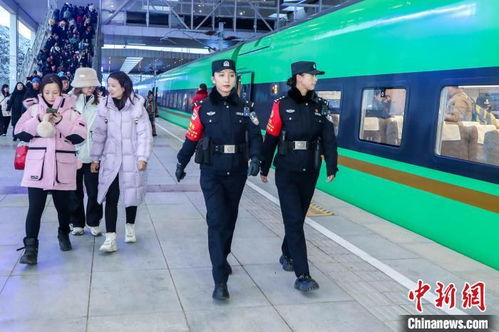 广铁警方多措并举保护旅客平安回家之路