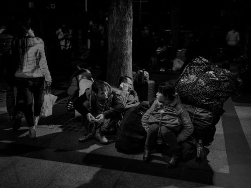 归心似箭，第一批回家过年的人仍奔波在路上