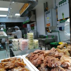 俄小伙在北京牛街疯狂购买30个牛肉包子，美食背后的文化交流