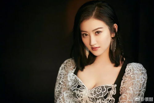 李湘晒章泽天和王诗龄合照，娱乐圈与社交网络的微妙交织