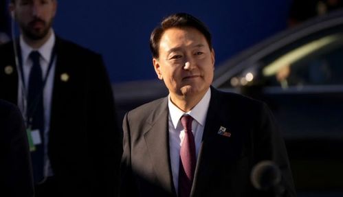 韩国总统尹锡悦正式进入拘留所，权力之巅的坠落