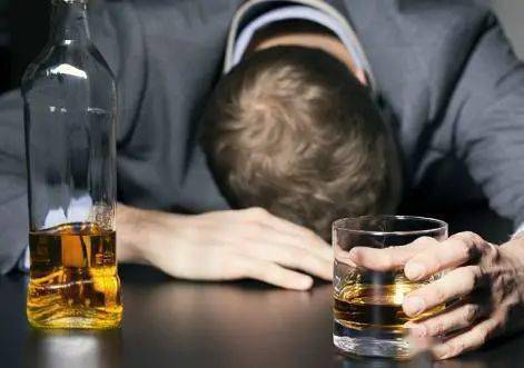 喝酒脸红的人酒量会更大吗？——探究酒精反应与个体差异的关系