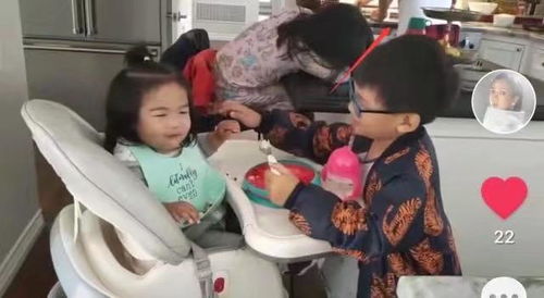 妈妈练车失误，女儿意外落水