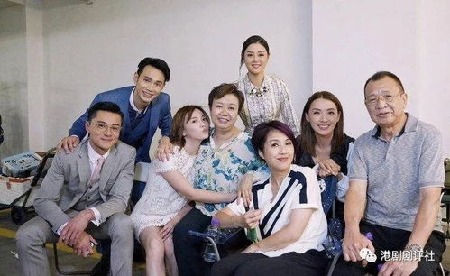 李亚鹏携小19岁妻子回四川过年，传统与现代的交融，爱情与亲情的碰撞