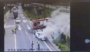 祁连山隧道中的意外遭遇，感应卷帘门与司机的惊险瞬间