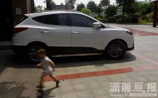 顺风车司机半路锁车，乘客遭遇红包风波