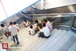 南京地铁10号线故障引发大量乘客滞留事件