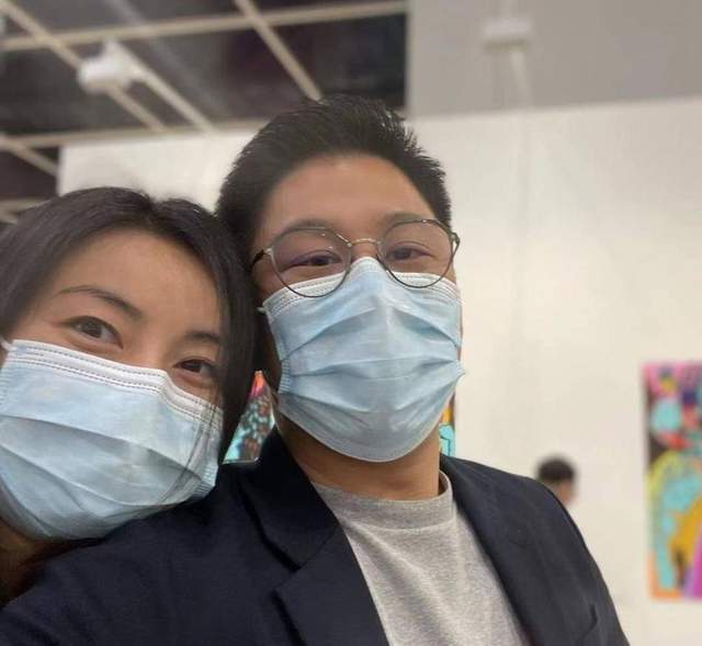 霍启刚郭晶晶夫妻惊艳亮相哈尔滨，城市热情沸腾！