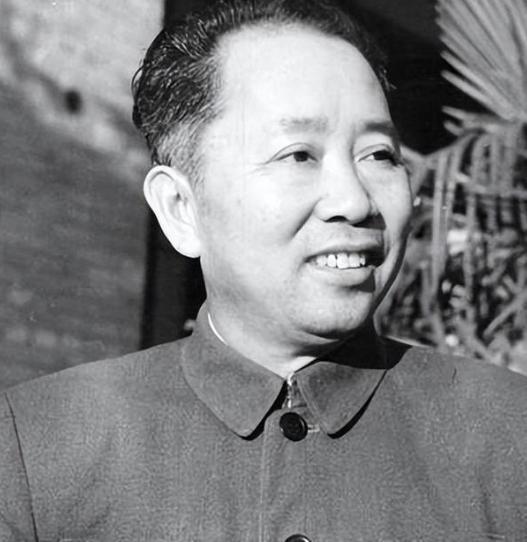 黄旭华夫人坐轮椅泪别黄老，一段感人至深的离别故事