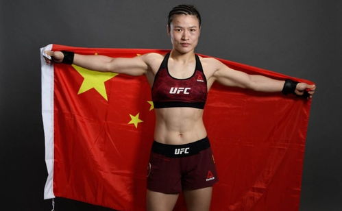 张伟丽成功卫冕金腰带，荣耀与坚韧的象征