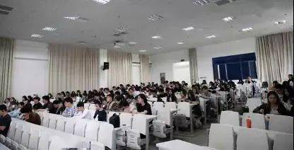 我进入了低价世界（100集），探索低价生活的无限可能