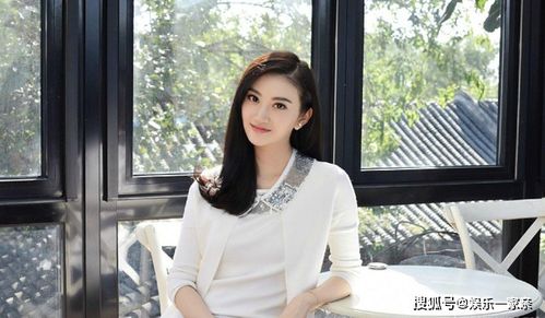 穿进虐剧做女主101，逆境中的自我救赎与成长