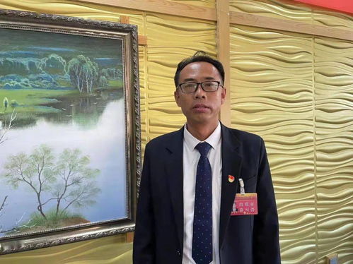 霍启刚，听完报告深受鼓舞