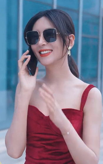 五年后，她带崽归来