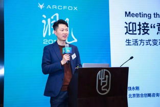 住建部部长回应停车难充电难，城市绿色出行的未来之路
