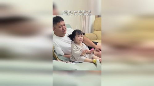 父女俩奔向妈妈的这一刻太幸福了