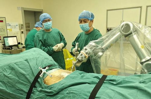 男子骨折手部变形，中医几秒复位——传统医术的神奇魅力