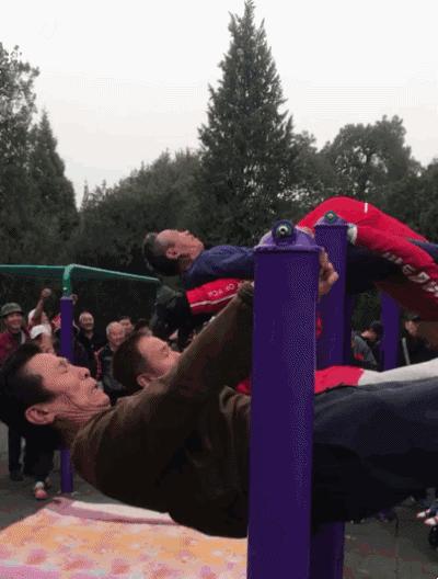 老外在中国跳广场舞瘦了整整60斤，跨文化适应与健康转变的奇迹